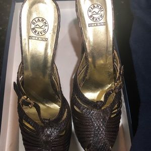 Women’s heel size 38 Preowned pristine condition